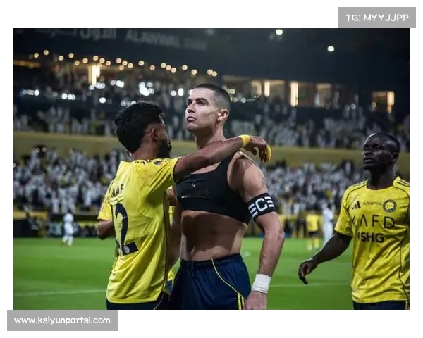 C罗多次头球攻门未果，赛后与门将交换球衣展现风度